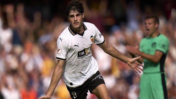 钱投网 跟队记者：米兰签哈维-格拉需面对马竞和维拉的竞争